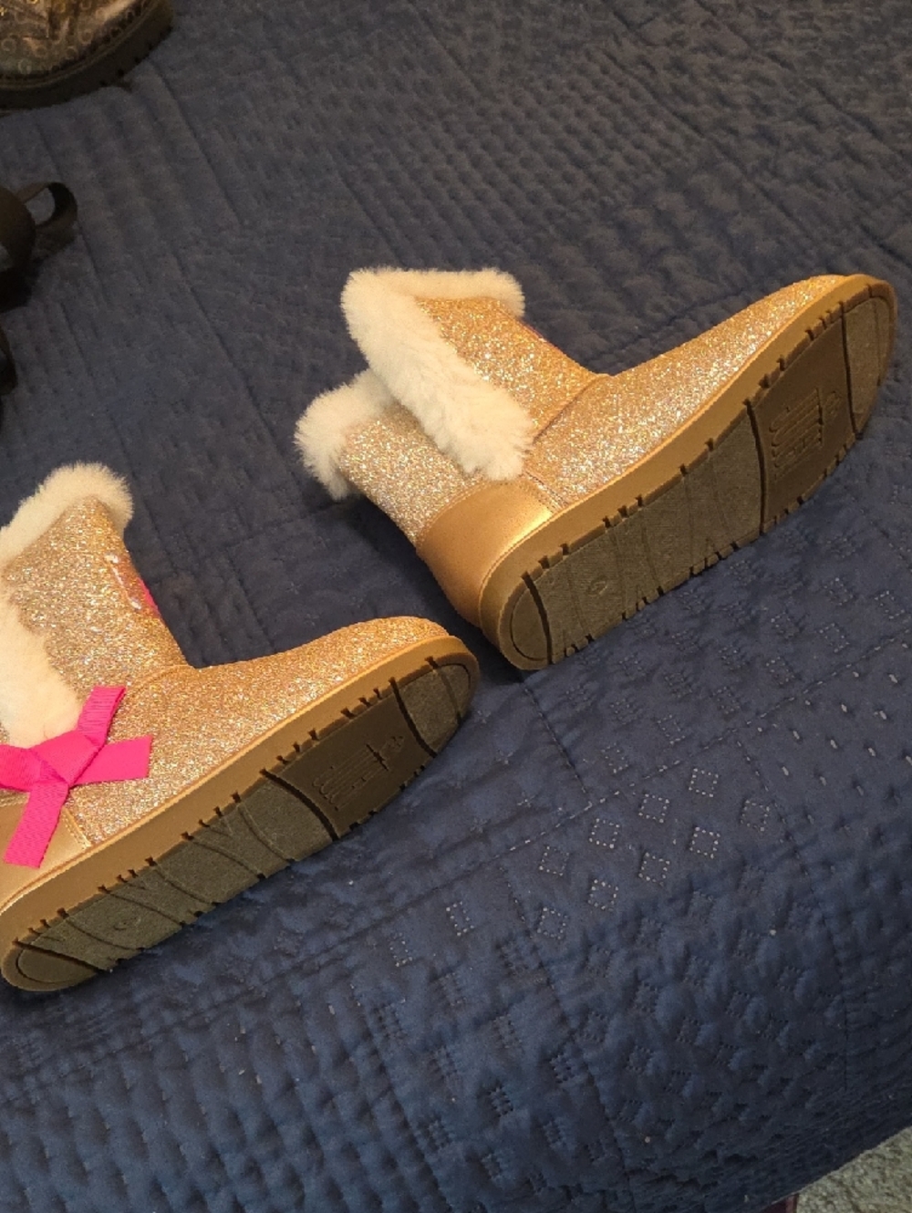 Juicy Couture Girls' Gold Glitter Boots with Cream Faux Fur - Picture 3 of 3